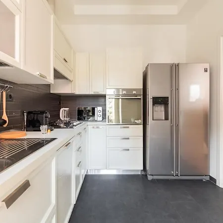 Ampio - Vasca - Metro Adiacente Apartamento