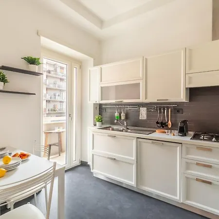Elegante E Luminoso Con Metro Vicina Apartamento Roma
