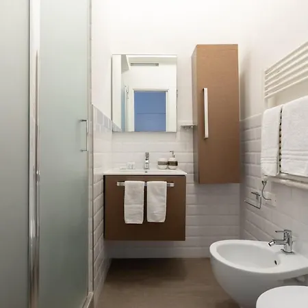 Elegante E Luminoso Con Metro Vicina *