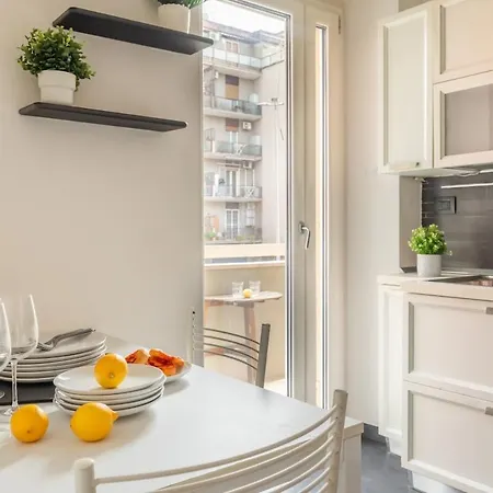 Elegante E Luminoso Con Metro Vicina Apartamento