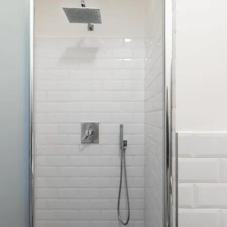 Elegante E Luminoso Con Metro Vicina Roma