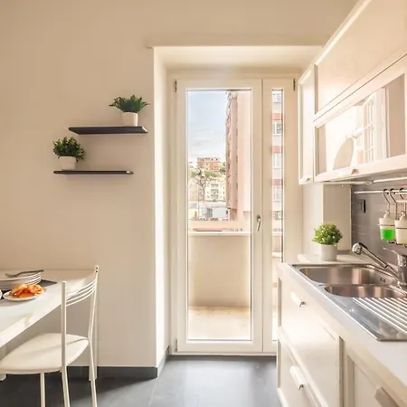 Elegante E Luminoso Con Metro Vicina Roma