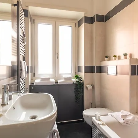 Apartment Elegante E Luminoso Con Metro Vicina