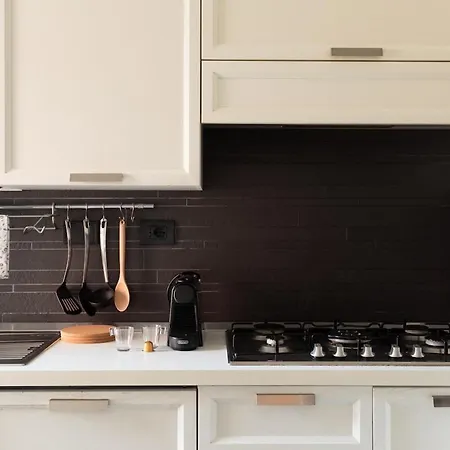 Elegante E Luminoso Con Metro Vicina Apartamento