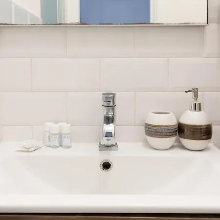 Apartment Elegante E Luminoso Con Metro Vicina Rome