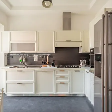 Elegante E Luminoso Con Metro Vicina Apartamento Roma