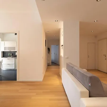 Apartment Elegante E Luminoso Con Metro Vicina