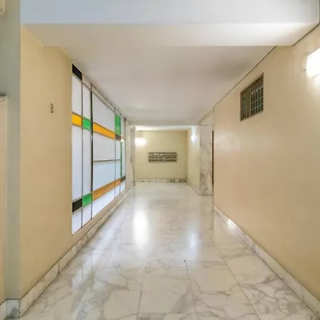 Apartment Elegante E Luminoso Con Metro Vicina