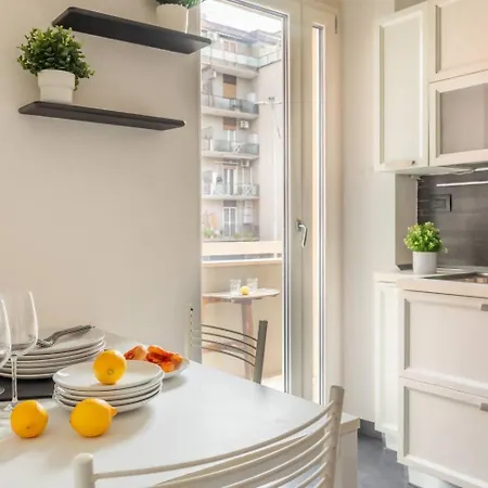 Elegante E Luminoso Con Metro Vicina