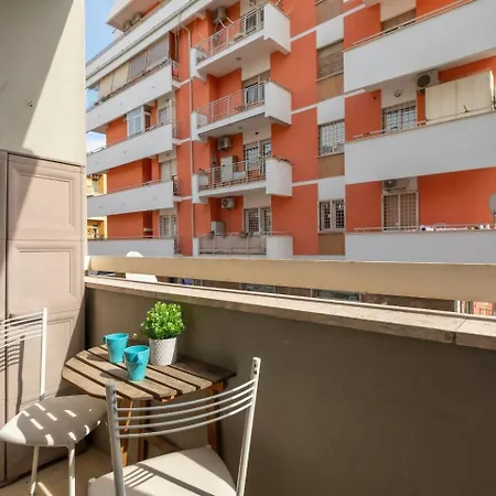 Apartment Elegante E Luminoso Con Metro Vicina