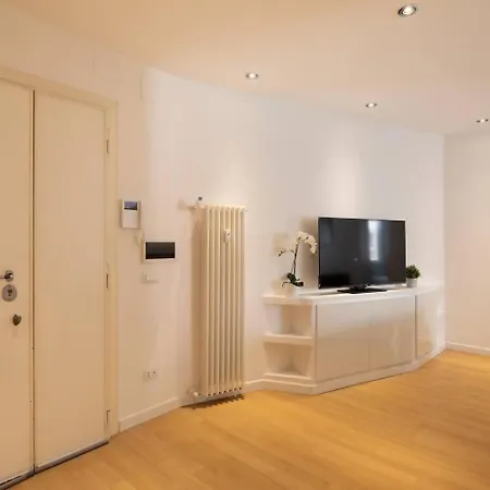 Appartamento Ampio - Vasca - Metro Adiacente *
