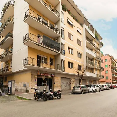 Daire Appartamento Ampio - Vasca - Metro Adiacente Roma